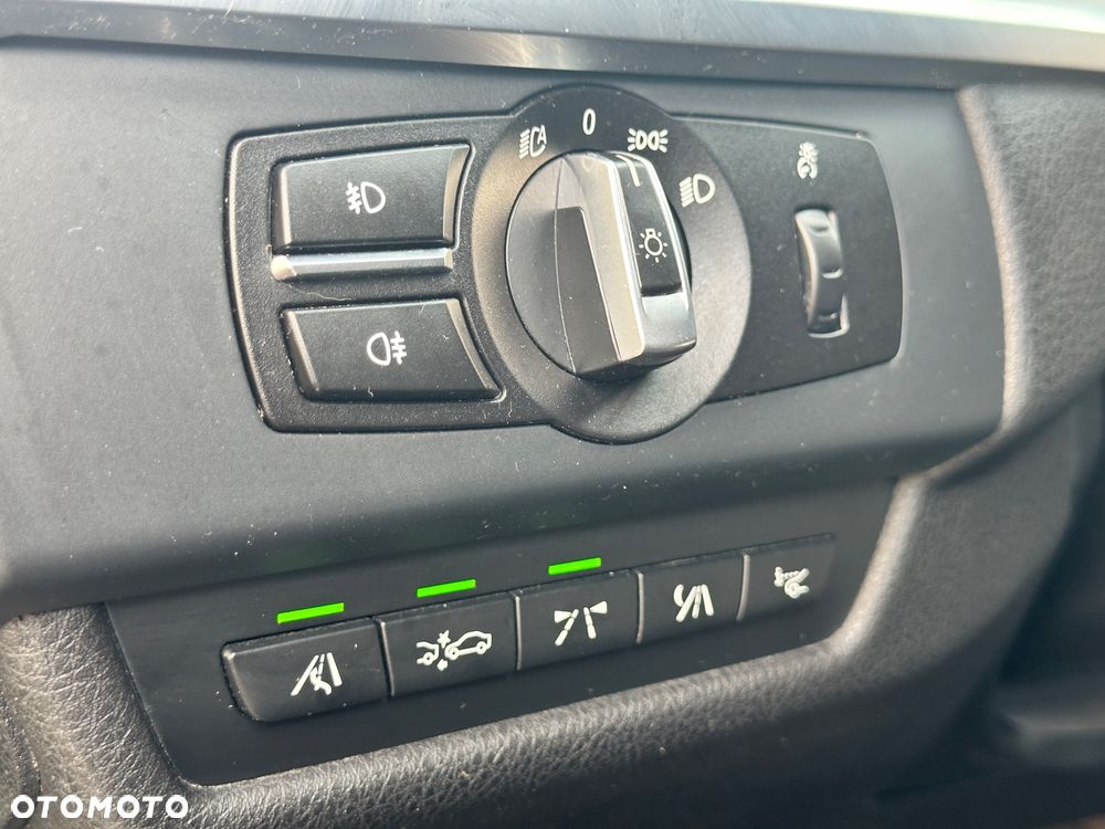 BMW Seria 6 650i - 12