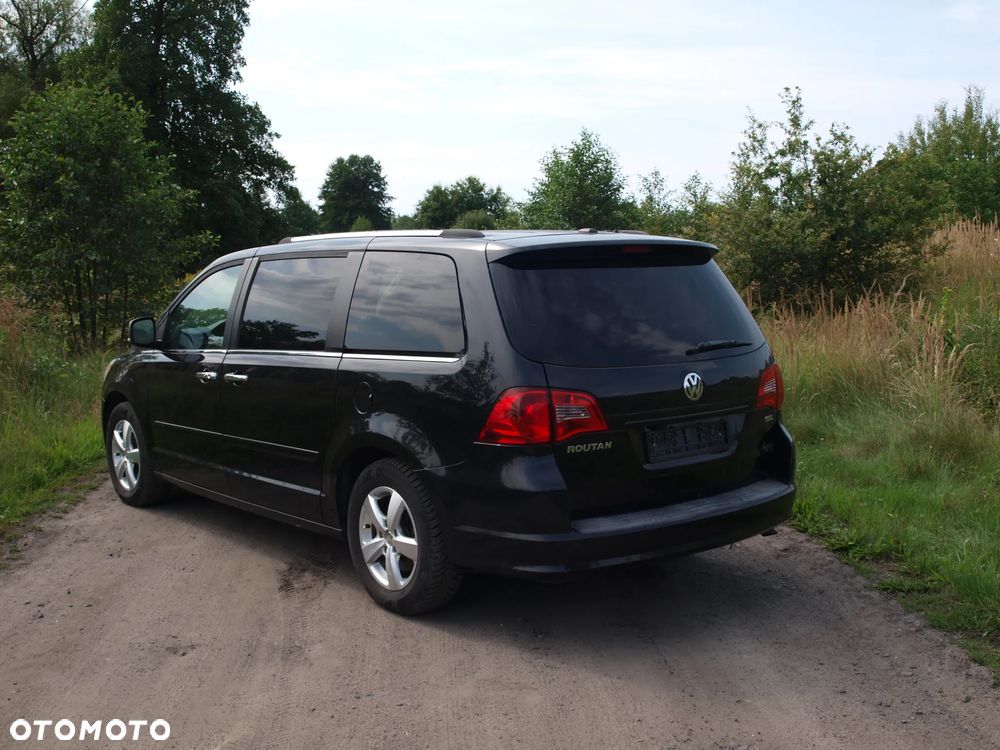 Volkswagen Routan - 11