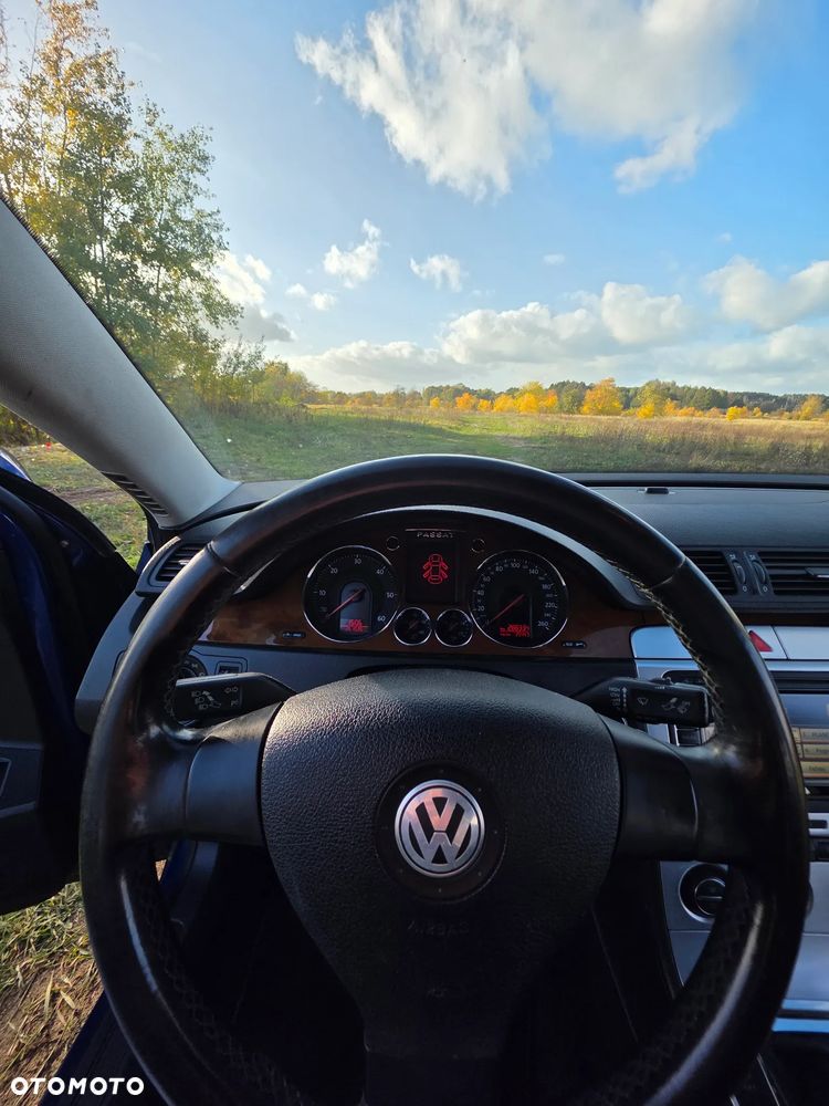 Volkswagen Passat 2.0 TDI Highline - 16