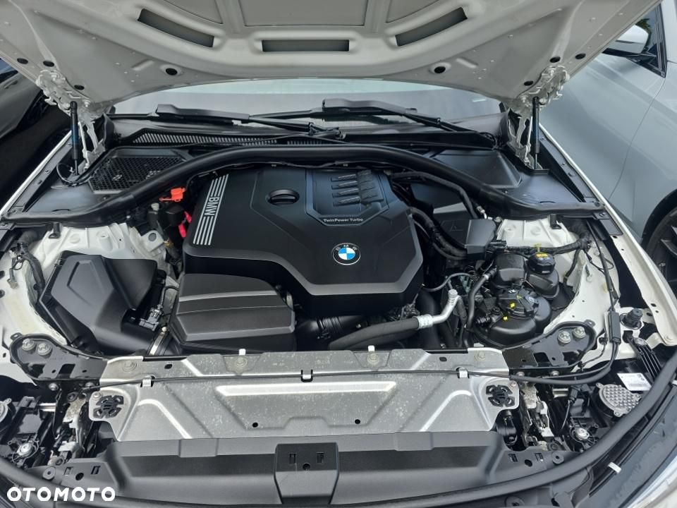 BMW Seria 3 330i xDrive M Sport - 13