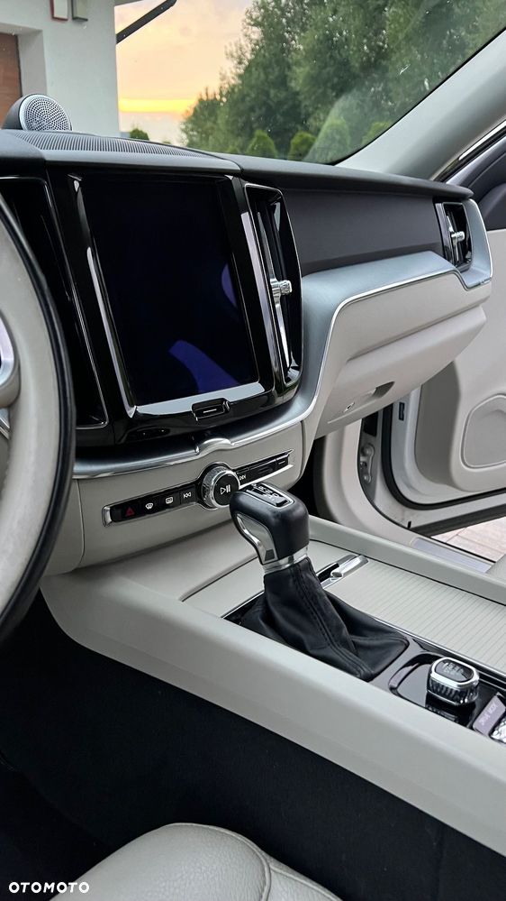 Volvo XC 60 T6 AWD Geartronic Momentum - 10
