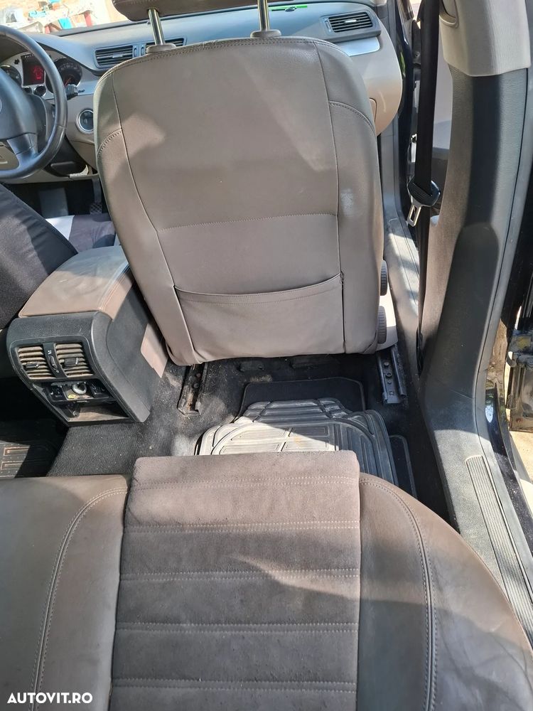 Volkswagen Passat 2.0 TDI Highline - 13