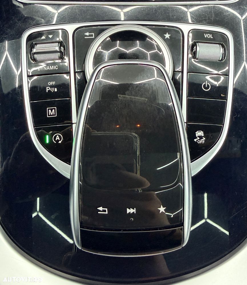 Mercedes-Benz GLC 250 4Matic 9G-TRONIC AMG Line - 31