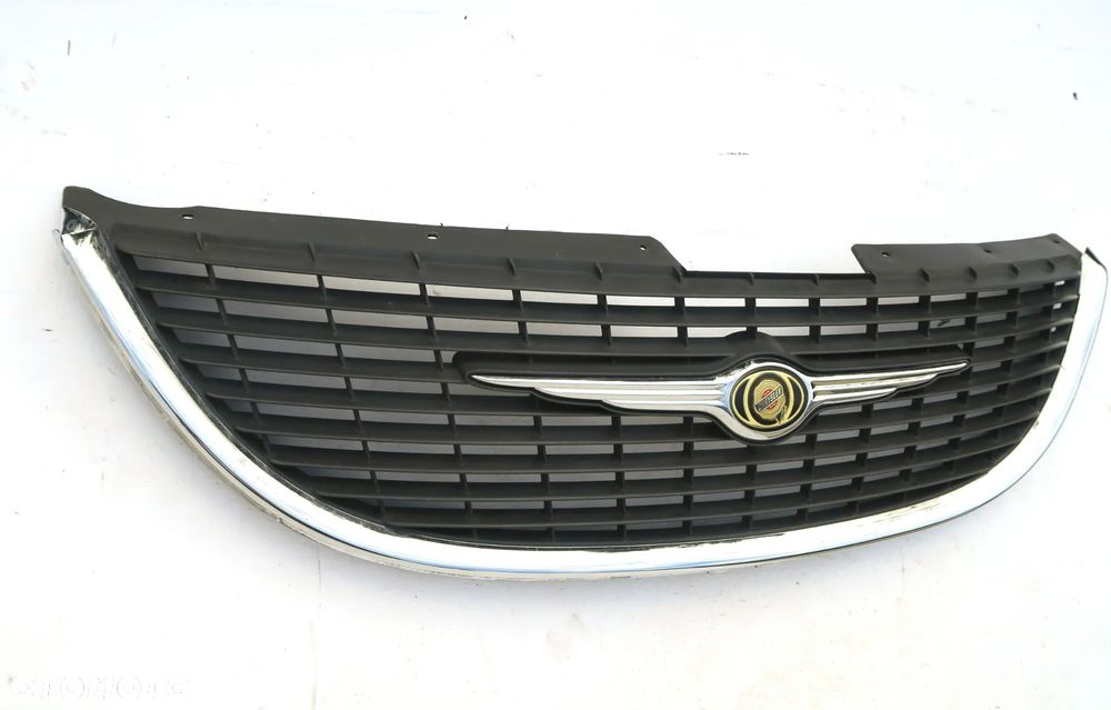 CHRYSLER VOYAGER 4 IV RG 2000 - 2004 grill ATRAPA logo chrom ORYGINAŁ OE - 2