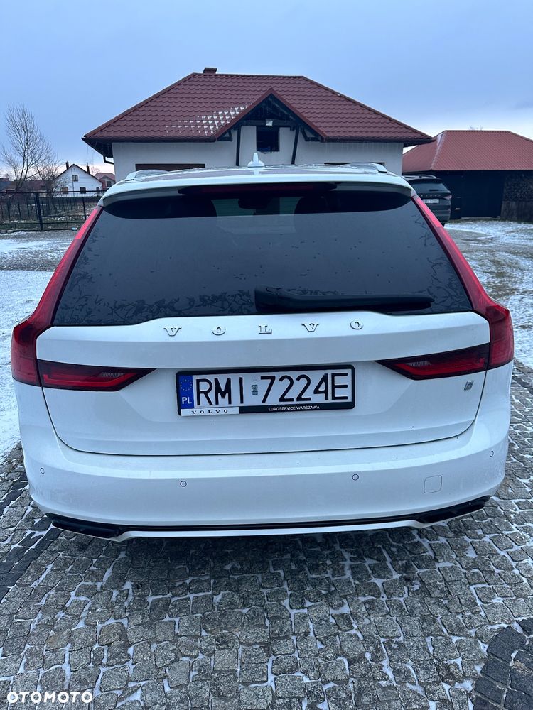 Volvo V90 D3 R-Design - 3