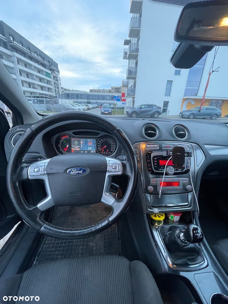 Ford Mondeo 2.0 TDCi Ambiente - 4