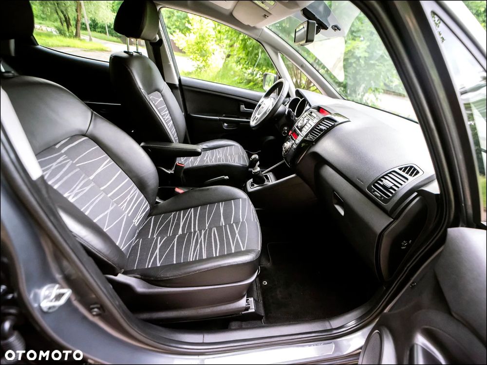 Kia Venga - 36