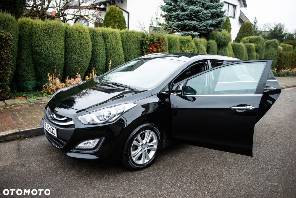 Hyundai i30 blue Kombi 1.6 GDi Passion - 15