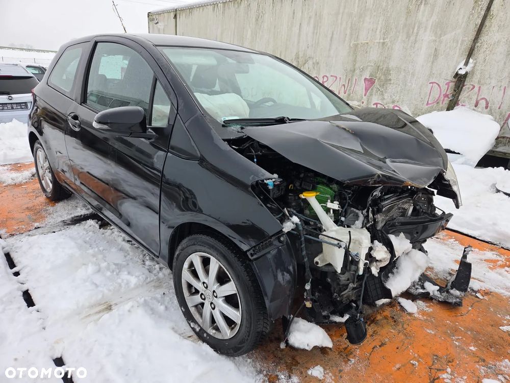 Toyota Yaris III 2012 Silnik 1.0 12V (1KR-B52) 69KM (51kW) 209 Na części drzwi klapa lampa - 3