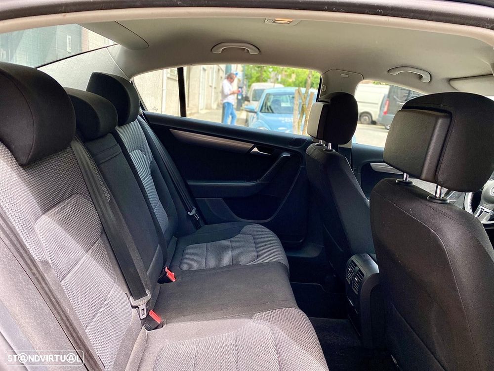 VW Passat 1.6 TDI BlueMotion - 26