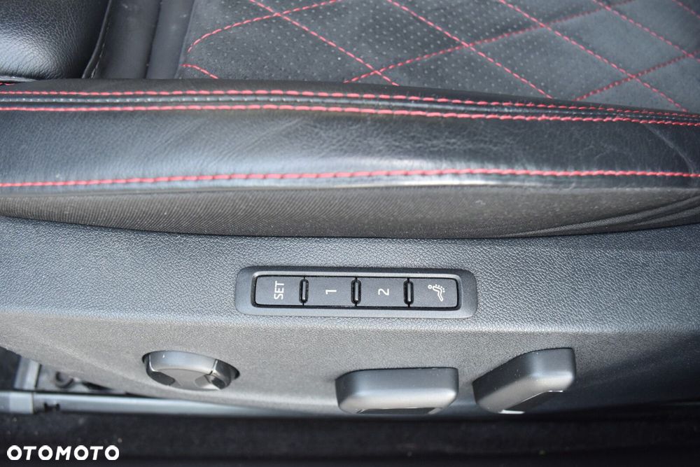 Skoda Octavia 2.0 TDI RS DSG - 32