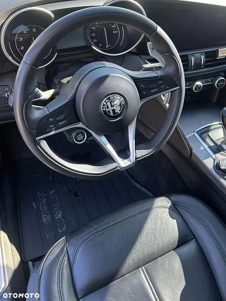 Alfa Romeo Giulia - 6