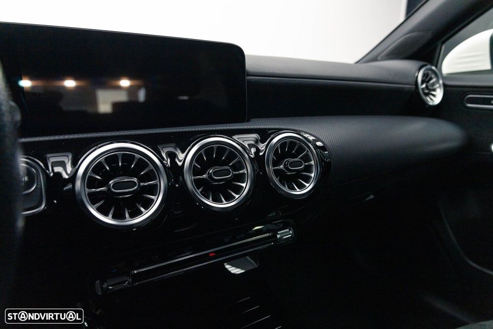 Mercedes-Benz A 250 Limousine e AMG Line - 33