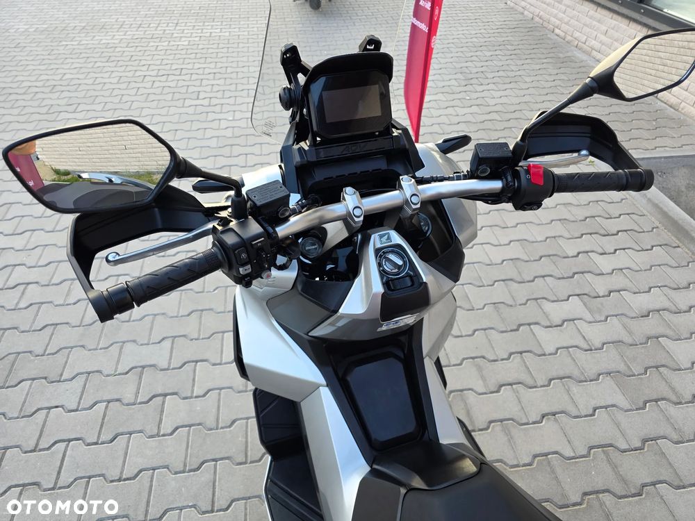 Honda ADV350 - 12