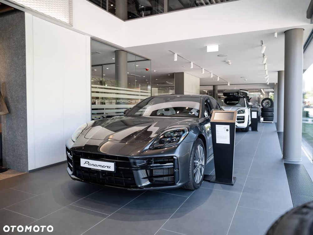 Porsche Panamera 4 E-Hybrid PHEV - 1