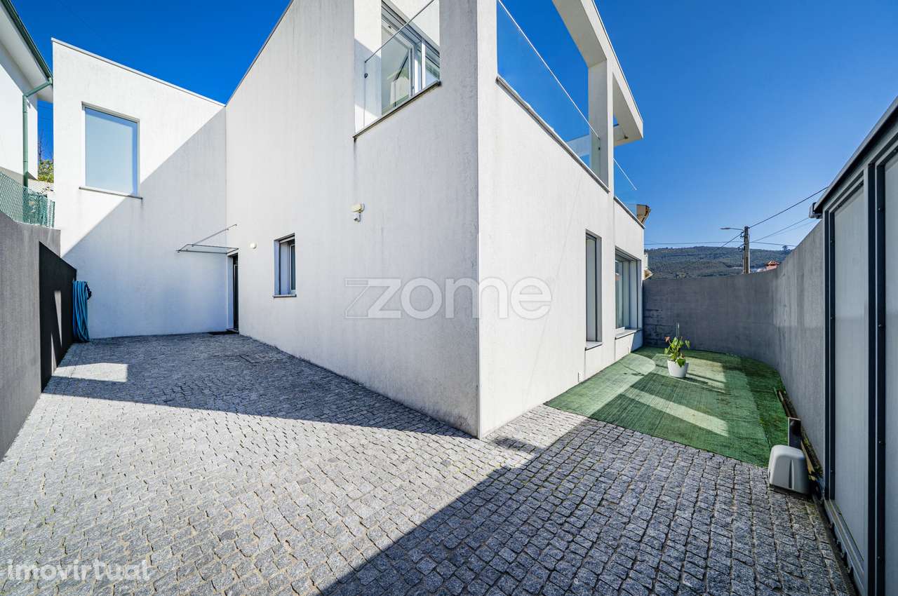 Moradia Individual T3 com Escritório, Semi-Nova, em Nogueira, Braga - Grande imagem: 4/57