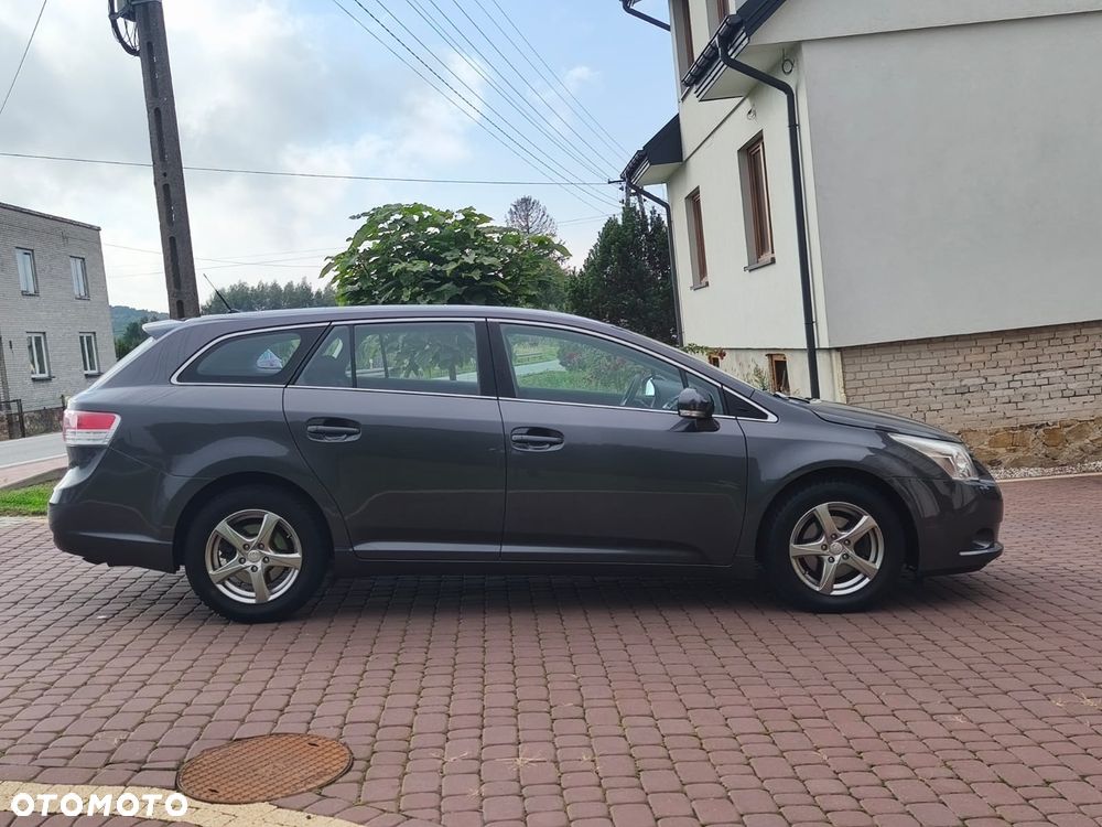 Toyota Avensis 1.8 Sol plus NAVI - 17