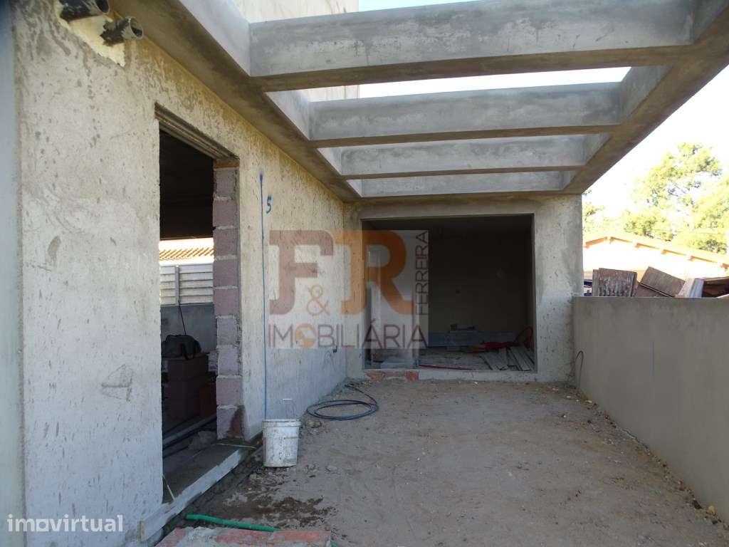 Moradia Geminada Duplex T3 com Garagem Fernão Ferro - Grande imagem: 2/30