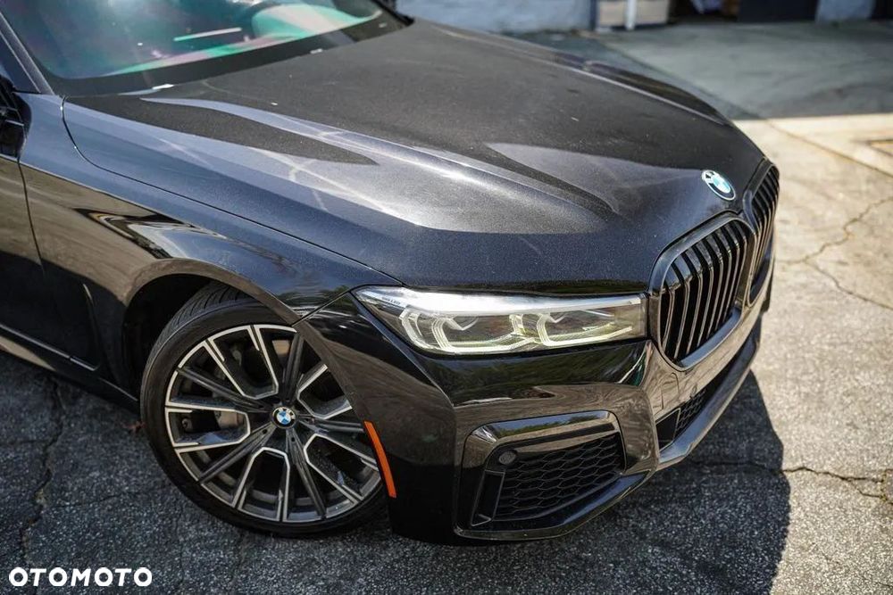 BMW Seria 7 740i - 8