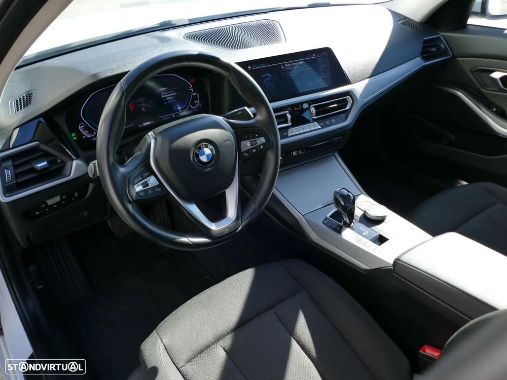 BMW 330 e iPerformance Advantage - 24