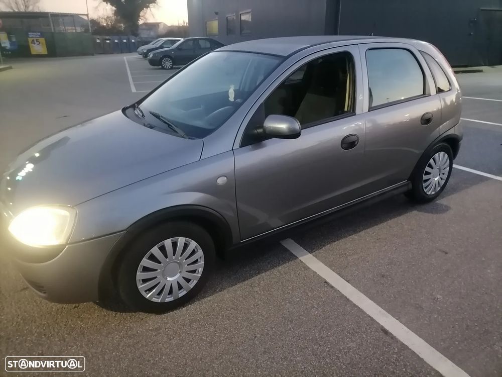 Opel Corsa 1.2 16V Confort - 1