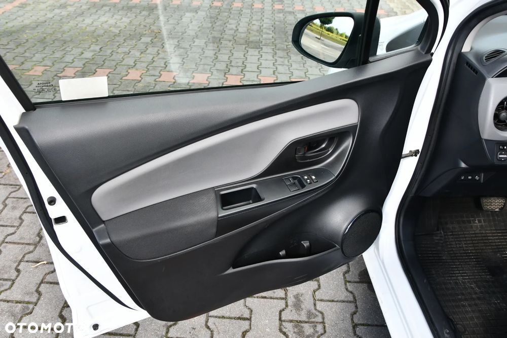 Toyota Yaris Hybrid 100 Active - 27