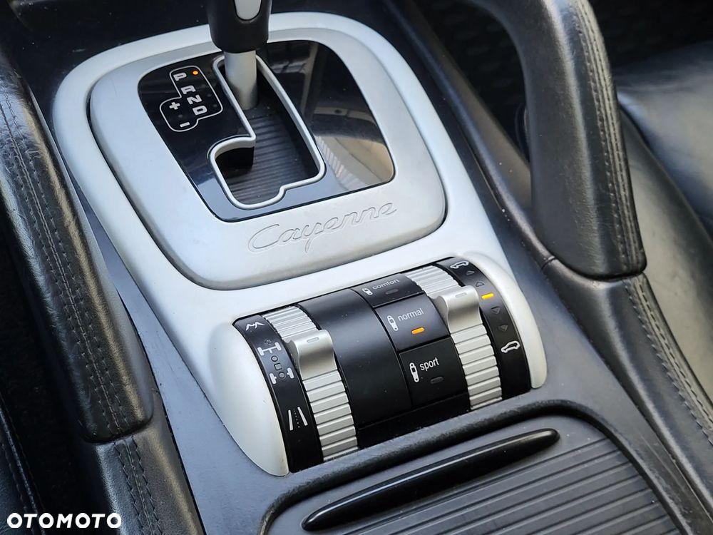 Porsche Cayenne - 14