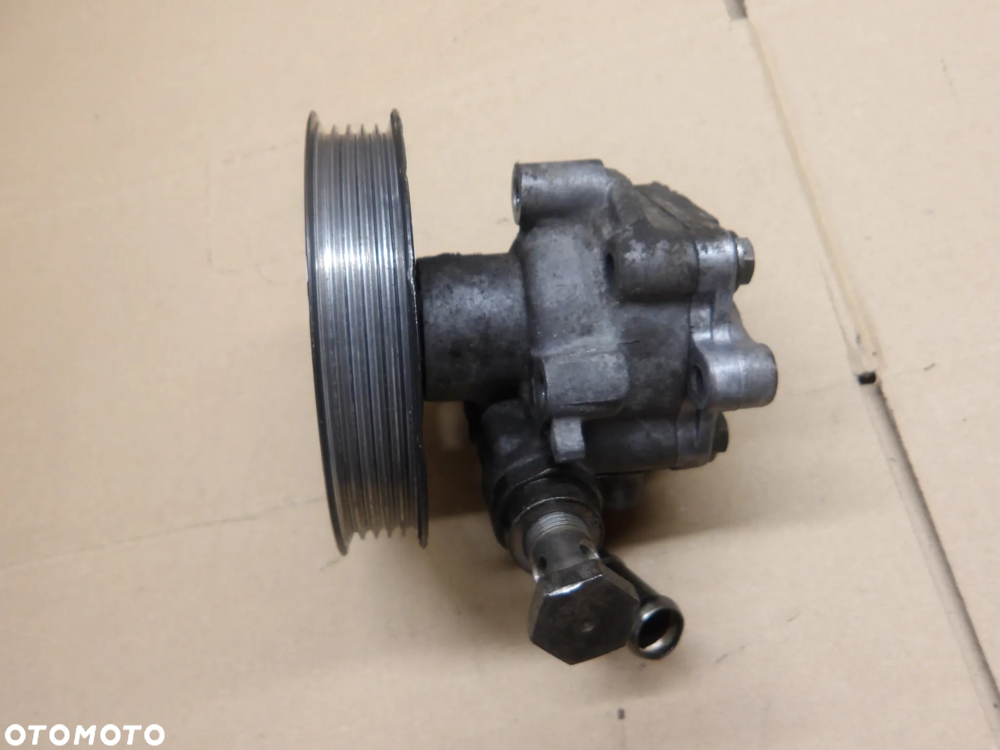 PASSAT B5 FL SEDAN 1.9TDI POMPA WSPOMAGANIA 038145255D - 3