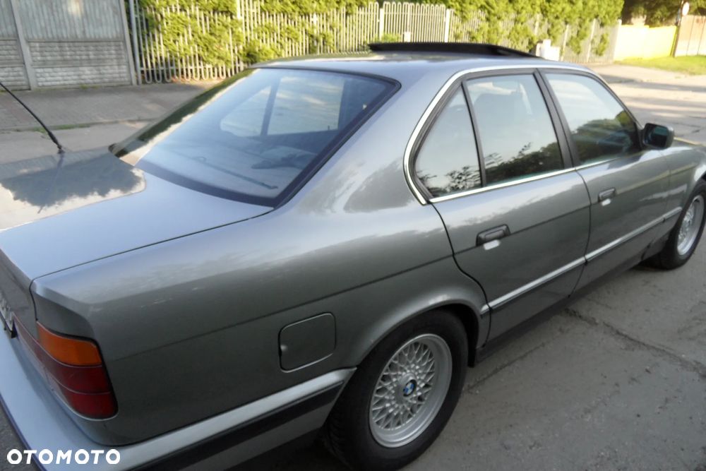 BMW Seria 5 525i - 4