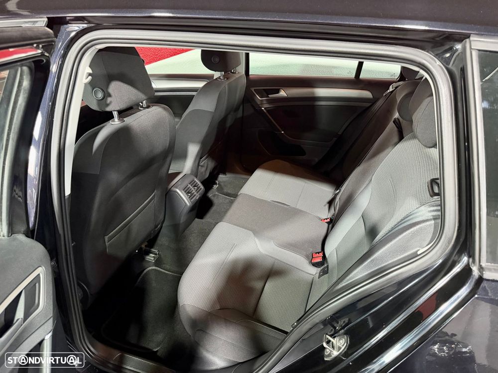 VW Golf Variant 1.6 TDi BlueMotion Confortline - 24