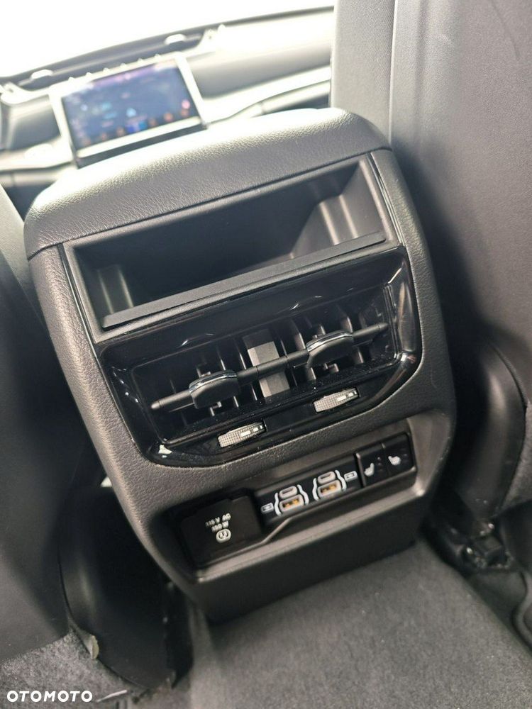 Jeep Grand Cherokee - 33