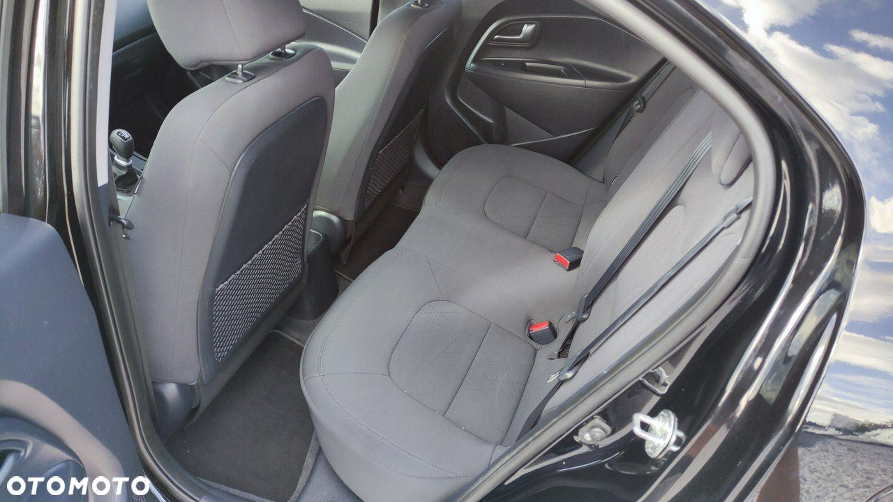 Kia Rio - 7