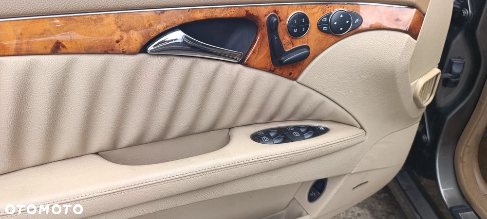Mercedes-Benz Klasa E 350 4-Matic Elegance - 23