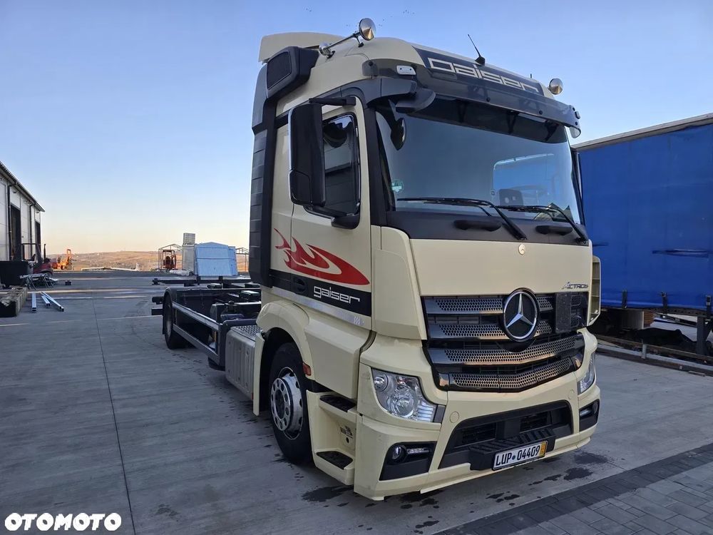 Mercedes-Benz ACTROS - 3