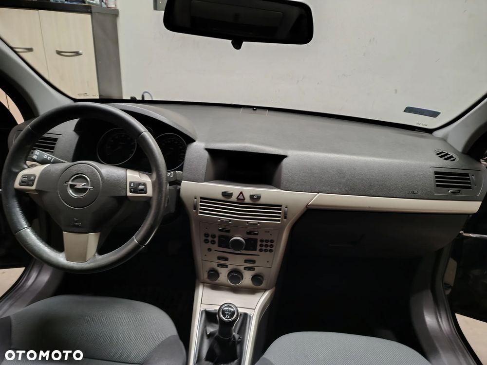 Opel Astra 1.6 Essentia - 8
