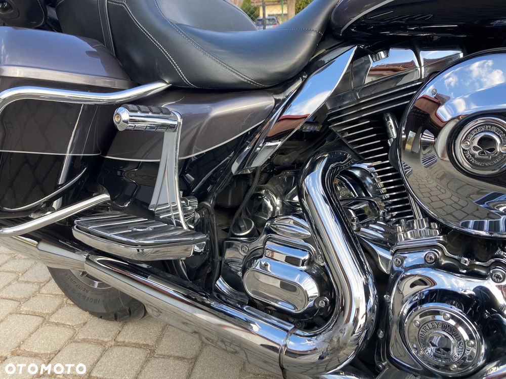 Harley-Davidson FLH Electra Glide - 24