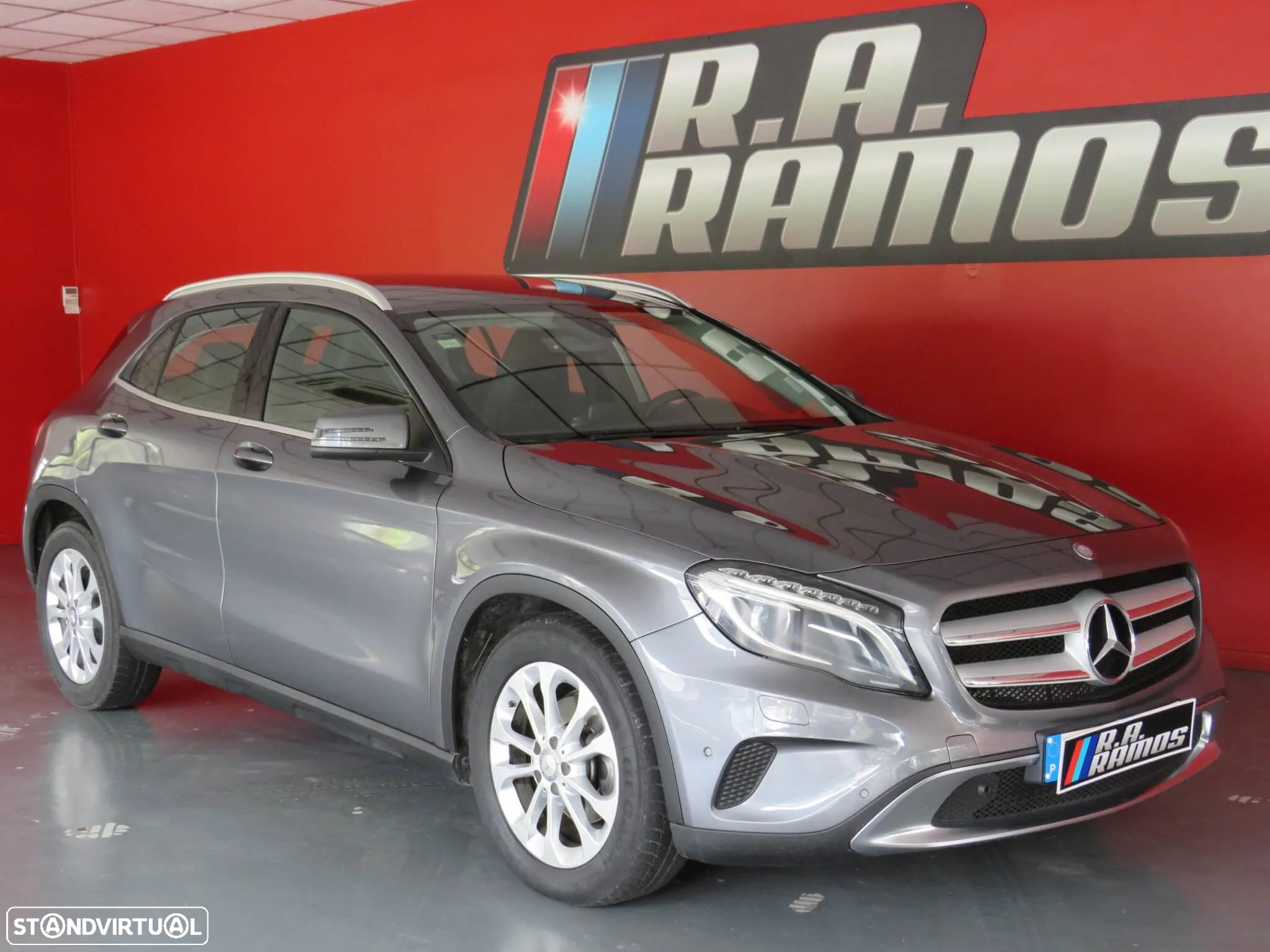 Mercedes-Benz GLA 200 d 7G-DCT Urban - 4