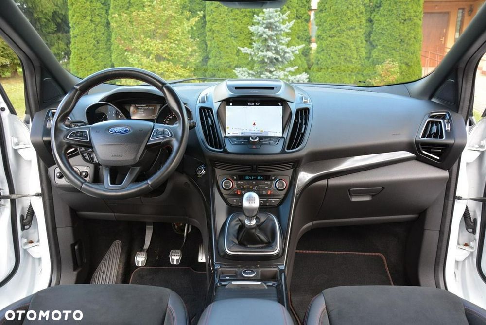 Ford Kuga 1.5 EcoBoost 2x4 ST-Line - 23