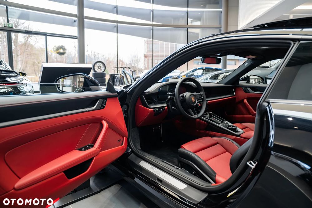 Porsche 911 Carrera - 8