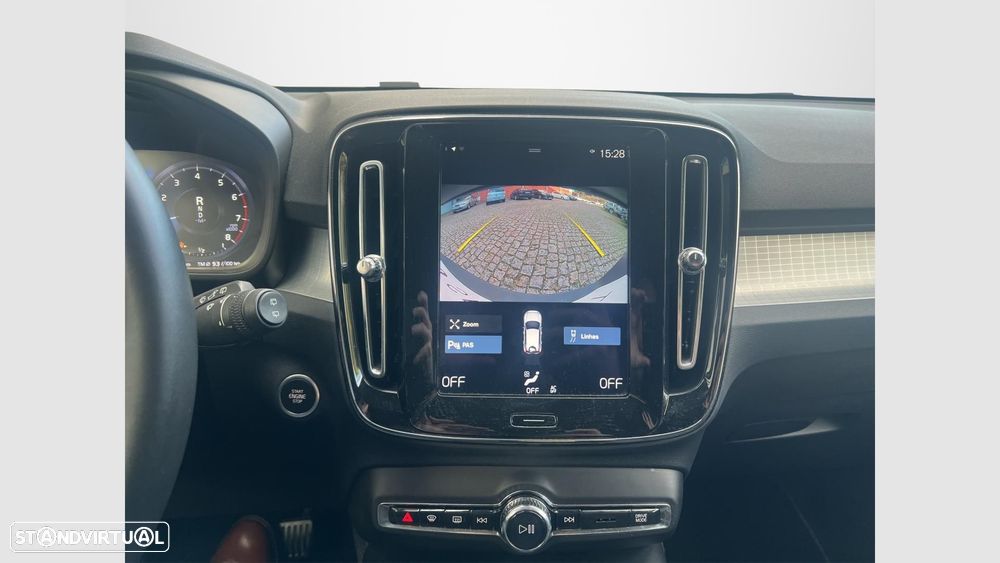 Volvo XC 40 1.5 T3 Momentum Geartronic - 13