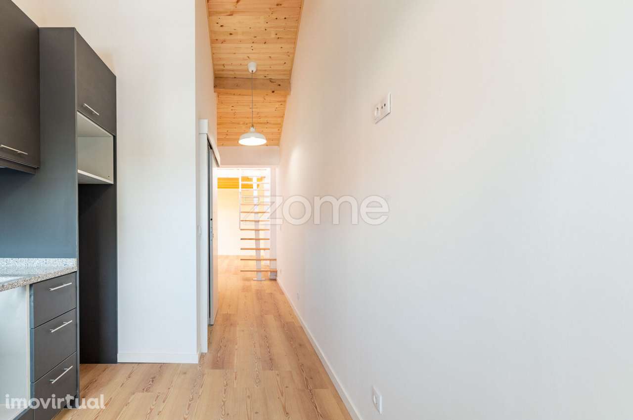 Moradia Com Mezanino em frente ao Metro de Salgueiros - Grande imagem: 5/24