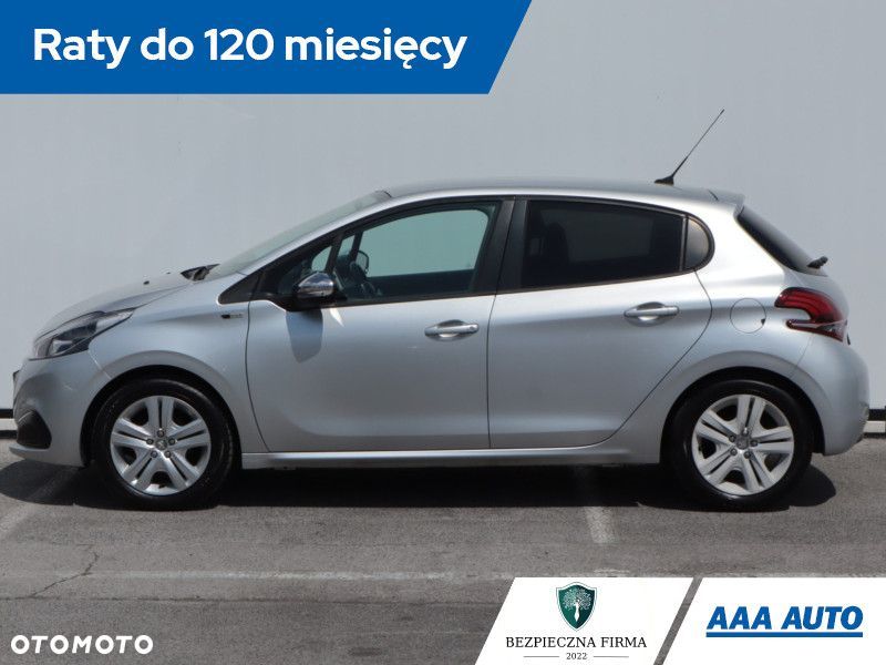 Peugeot 208 - 4