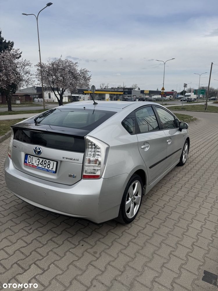Toyota Prius (Hybrid) Executive - 6