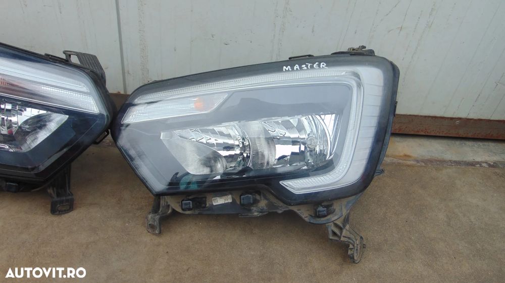 Faruri stanga/dreapta Renault Master 4 an 2022 cod 260607867R - 4
