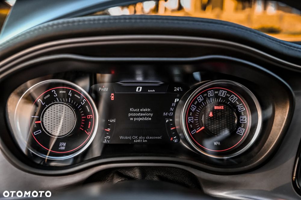Dodge Challenger 6.4 Scat Pack - 25