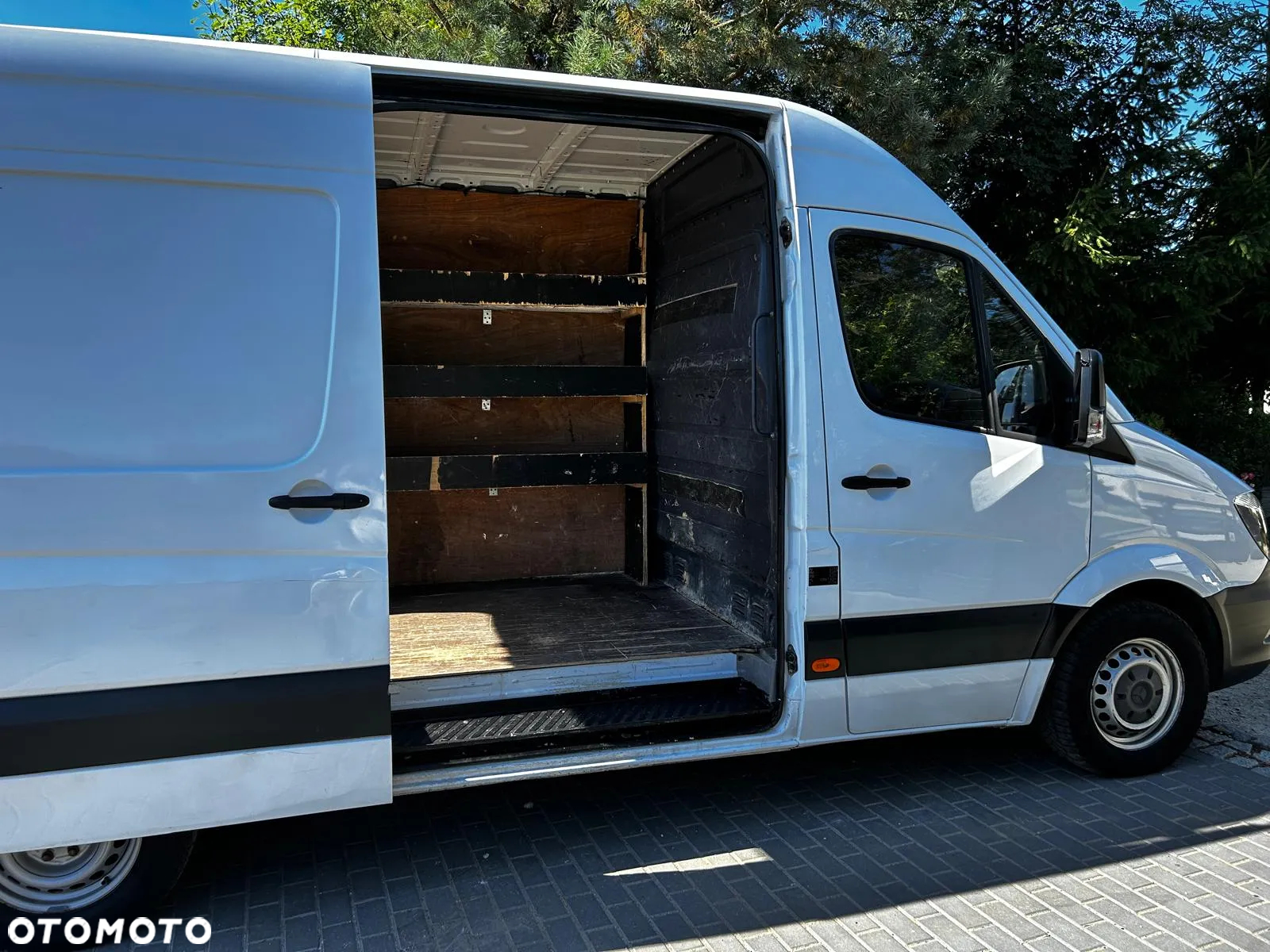Mercedes-Benz Sprinter - 12