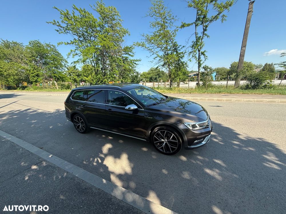 Volkswagen Passat - 1
