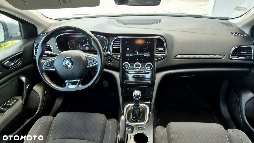 Renault Megane 1.5 Blue dCi Business - 11