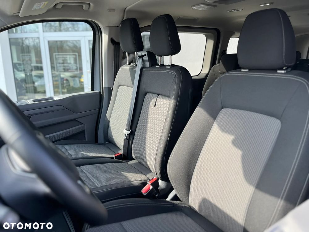Volkswagen Caravelle - 11