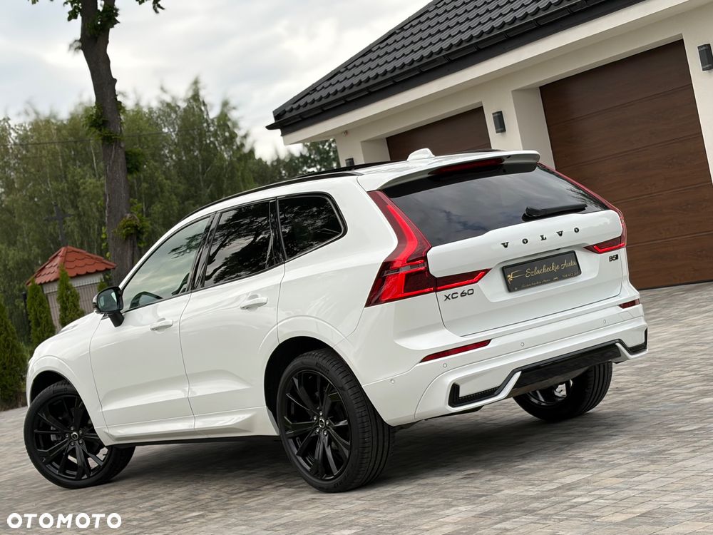 Volvo XC 60 B5 B AWD Plus Black Edition - 11